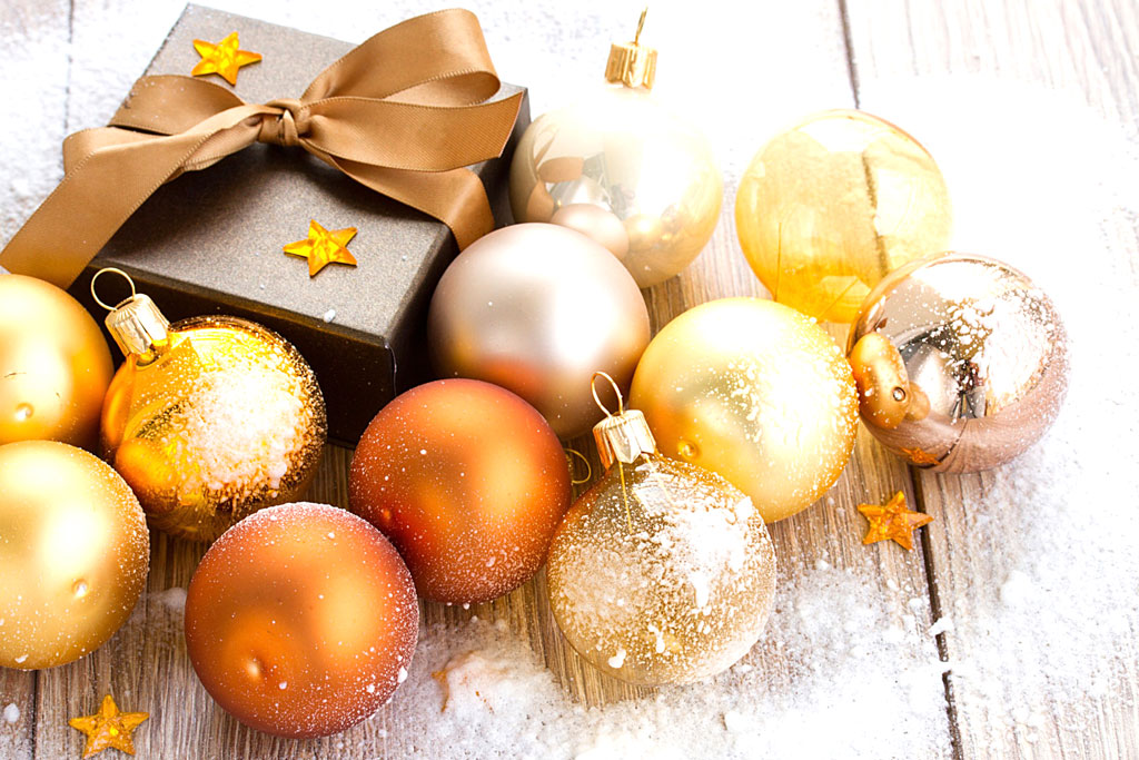 Golden-Christmas-2880x1920.jpg