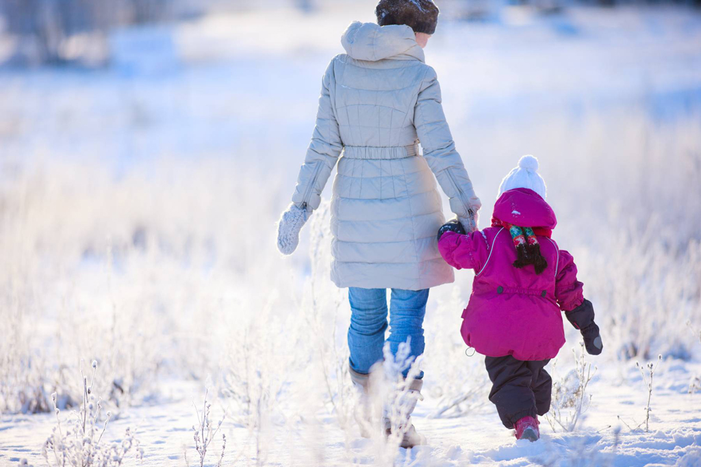 2707419-mother-and-daughter-on-winter-day.jpg