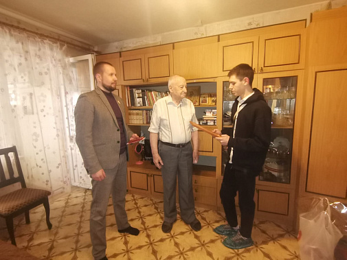   В Первомайском районе Ростова фронтовику, бравшему Берлин, вручили медаль