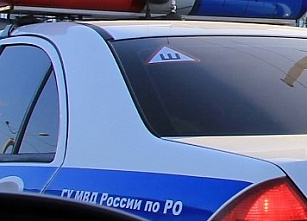 На автодороге в Зверево перевернулся автобус