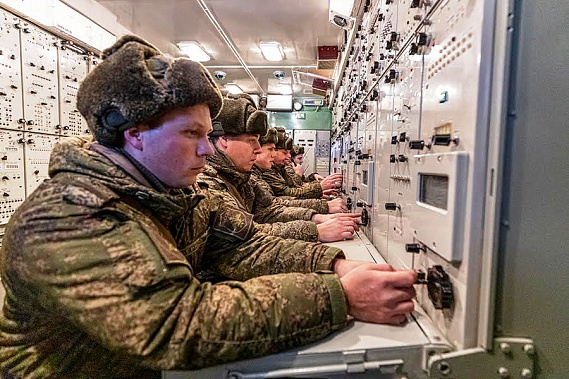 Боевая работа расчета ЗРК. Источник фото: militaryplatform.ru