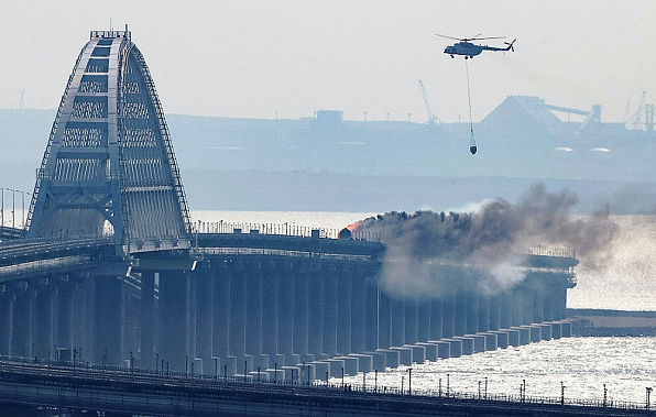 Теракт на Крымском мосту. Источник фото: Сергей Мальгавко/ТАСС.