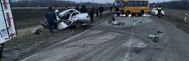 В Усть-Донецком районе произошла авария со школьным автобусом