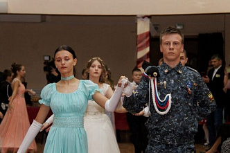 В Азове прошел межрегиональный кадетский бал