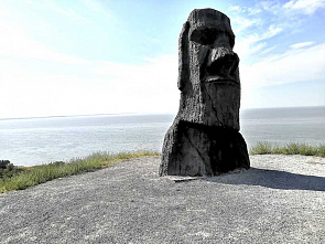 Теперь здесь новый арт-объект – моаи.