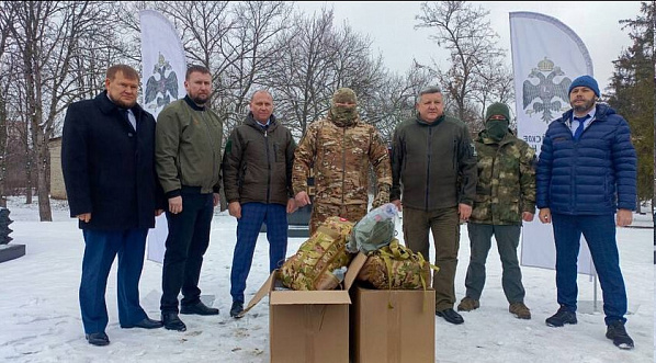 Бойцам с передовой передали гуманитарную помощь от РВИО