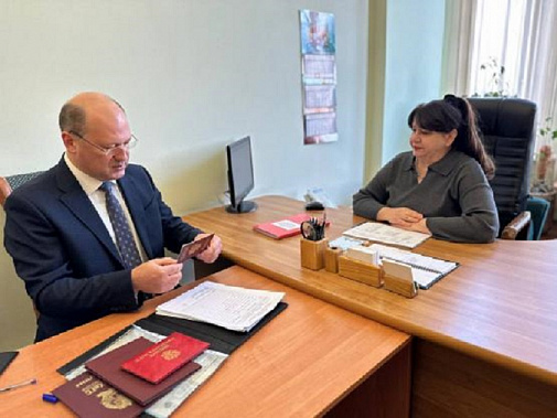А. Скрябин подал документы комиссию по проведению конкурса на замещение должности главы Ростова.  Источник фото: администрация Ростова www.rostov-gorod.ru