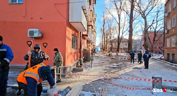 В ростовском микрорайоне Сельмаш ликвидируются последствия ночного налета украинских БПЛА.Источник фото: n1s1.hsmedia.ru