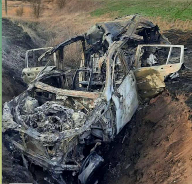Автомобиль сгоревший на трассе Морозовск-Цимлянск после атаки его вражеским дроном. Источник фото: телеграм-канал Ю. Союсаря.