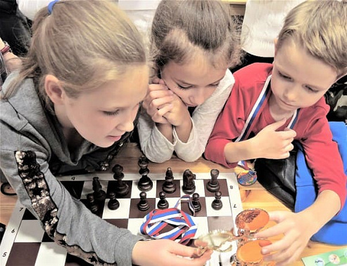 Программу шахматного фестиваля «Осенний марафон» открыли сразу четыре детских турнира