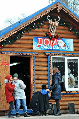В Ростовском зоопарке открылась резиденция Деда Мороза