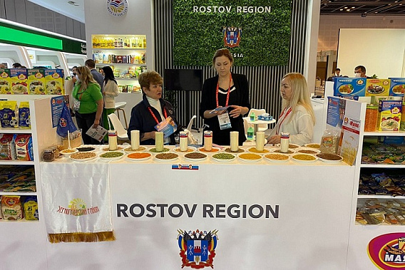 Свою продукцию на выставке Свою продукцию на выставке