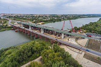 На мост через Северский Донец в Каменске-Шахтинском опустили металлический каркас