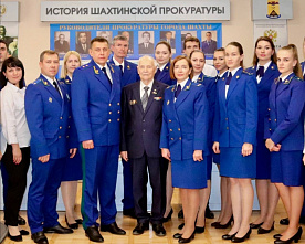 Молодым сотрудникам надзорного ведомства Дона присвоили первые классные чины