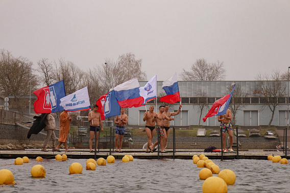 Донские моржи устроили зимний заплыв