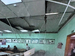 В сальской школе обрушился навесной потолок