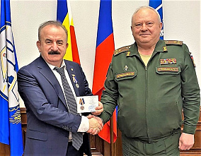Ректора ДГТУ наградили медалью ДОСААФ России