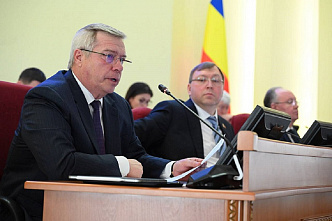 На сегодняшнем заседании донского парламента официально объявлено о депутатстве экс-губернатора В. Голубева