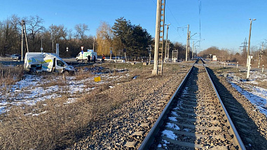 В Ростовской области случилось столкновение машины и электропоезда