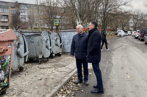 Проблема с вывозом мусора в Шахтах стоит наиболее остро. Источник фото: правительство Ростовской области. Проблема с вывозом мусора в Шахтах стоит наиболее остро. Источник фото: правительство Ростовской области.