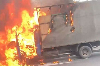 Во время движения по трассе М-4 «Дон» загорелся грузовик