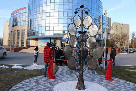 Волгодонские атомщики «вырастили» металлическое дерево