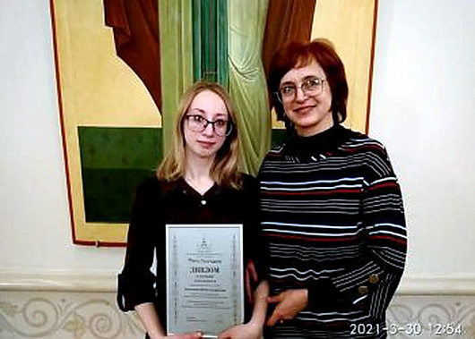 Юлия Касаткина и Людмила Керенцева. Фото с сайта Константиновского педколледжа.